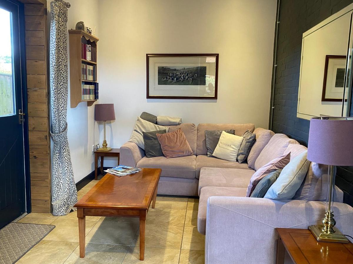 Betsey Trotwood. Historic Stylish 2-Bed Cottage. Blundeston المظهر الخارجي الصورة