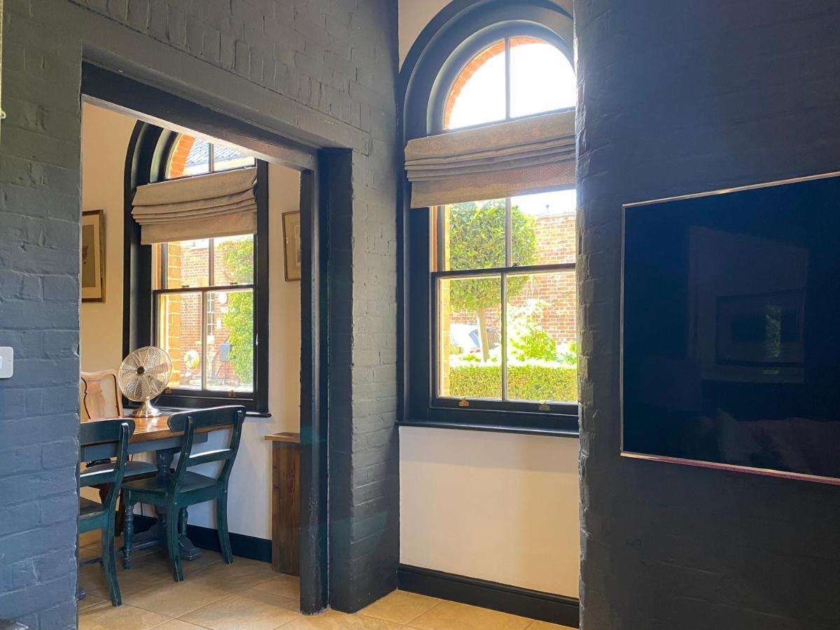 Betsey Trotwood. Historic Stylish 2-Bed Cottage. Blundeston المظهر الخارجي الصورة