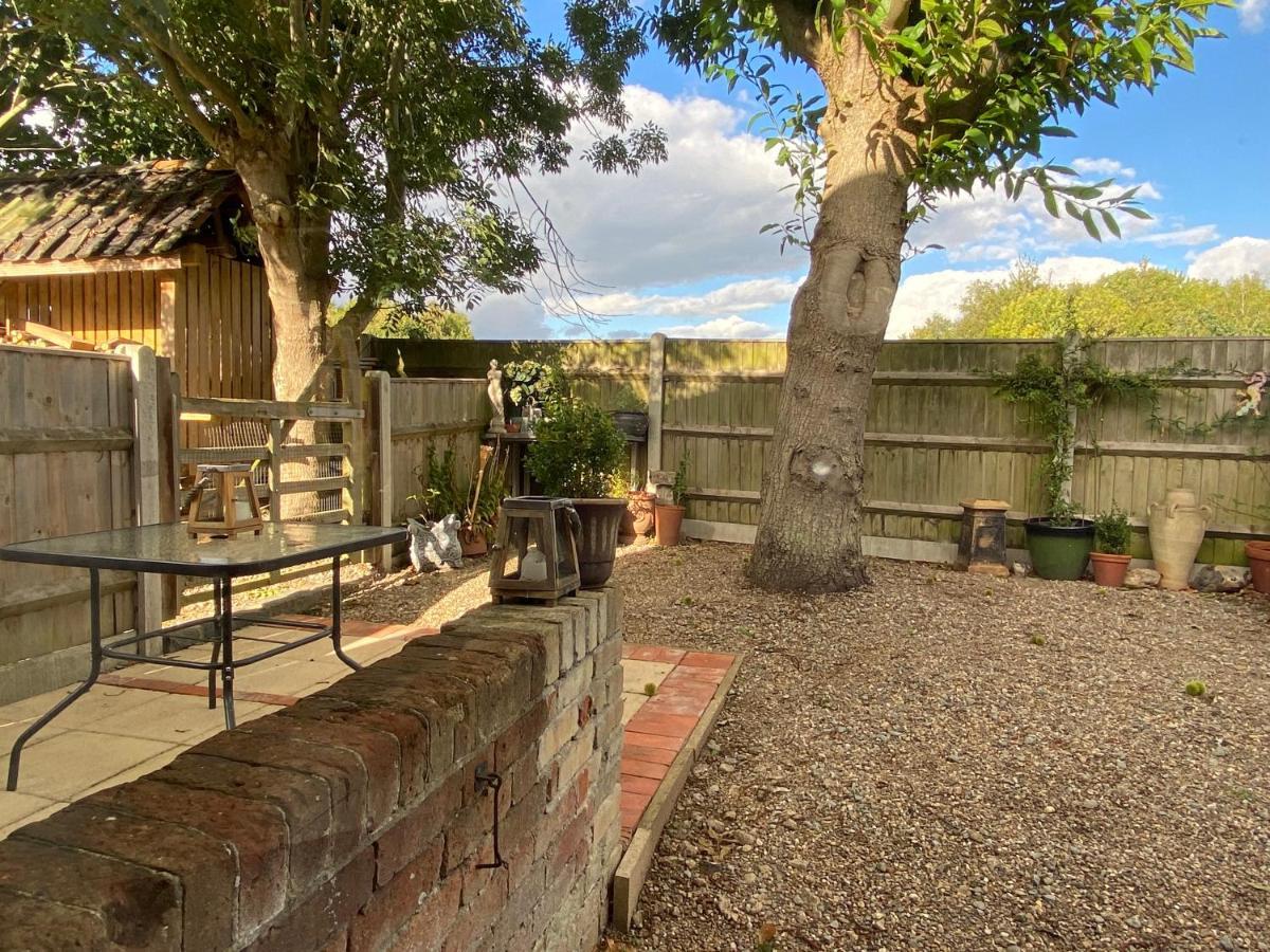 Betsey Trotwood. Historic Stylish 2-Bed Cottage. Blundeston المظهر الخارجي الصورة