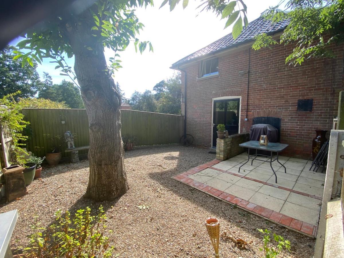 Betsey Trotwood. Historic Stylish 2-Bed Cottage. Blundeston المظهر الخارجي الصورة