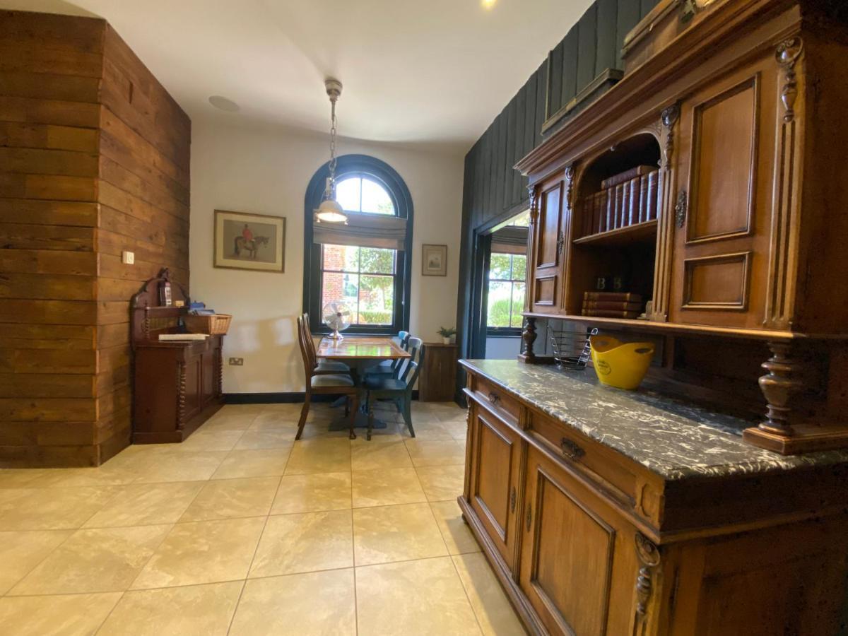 Betsey Trotwood. Historic Stylish 2-Bed Cottage. Blundeston المظهر الخارجي الصورة